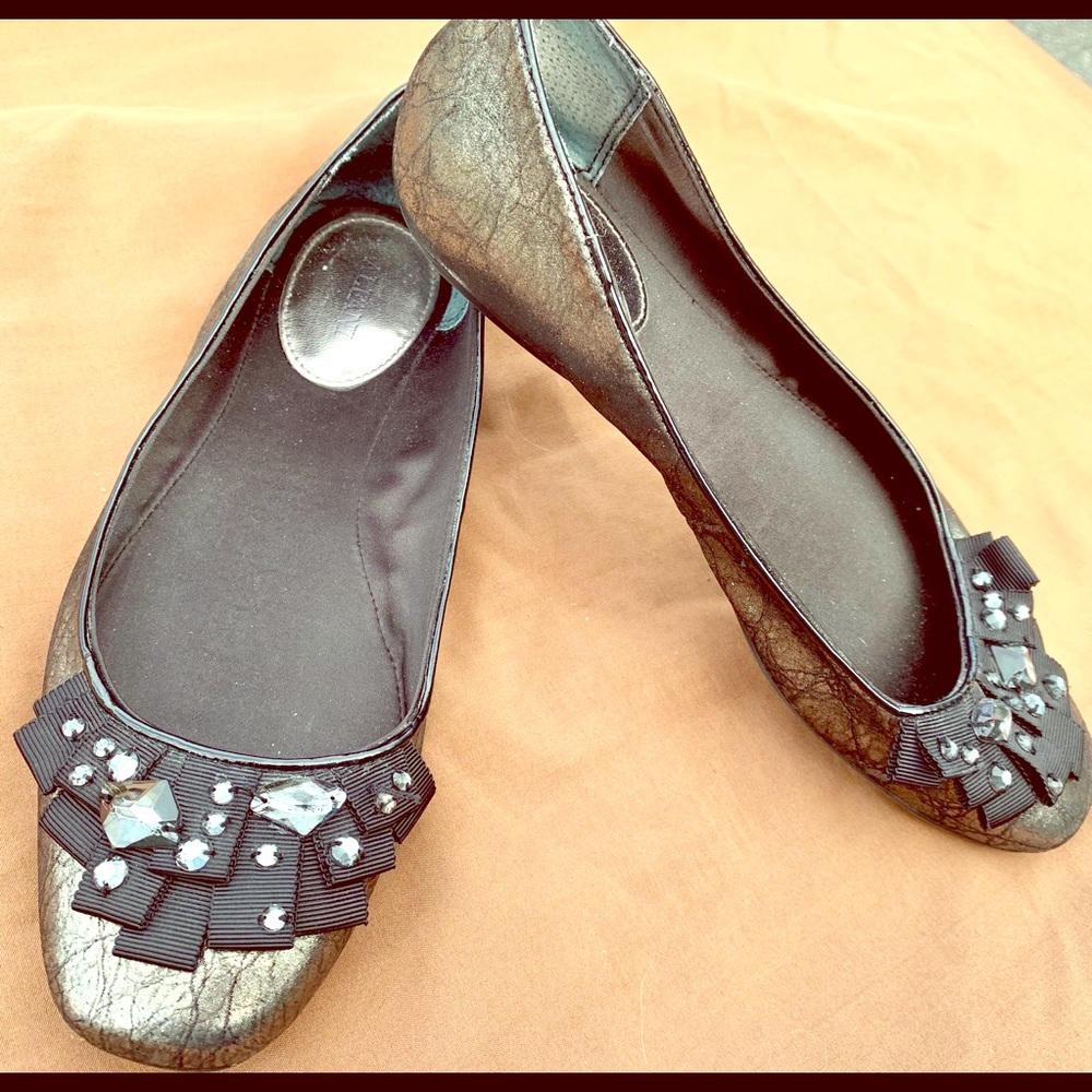 Metallic slip on